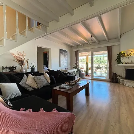 Virginia's Penthouse * Κασσιόπη