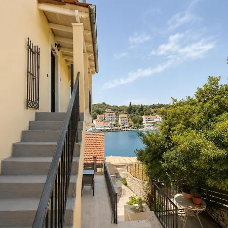 Virginia's Penthouse * Kassiopi